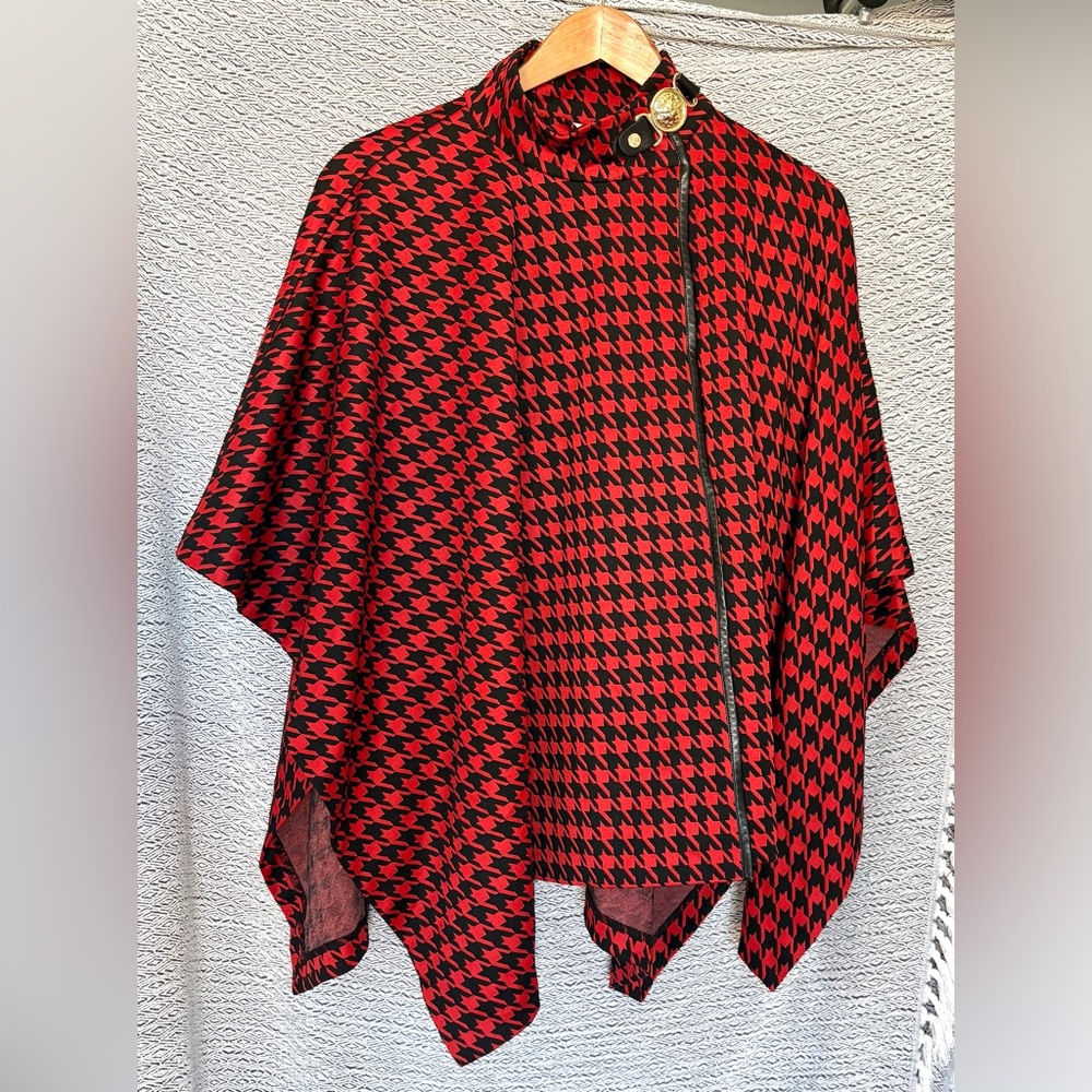 Anne Klein Houndstooth Black & Red Cape size M